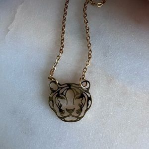 Tiger head pendant necklace